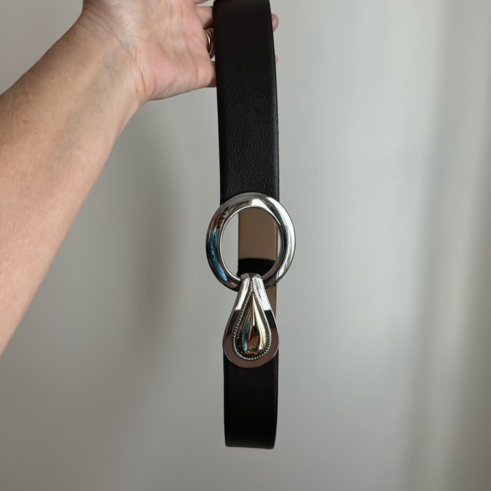 Chico’s adjustable dark brown belt S/M